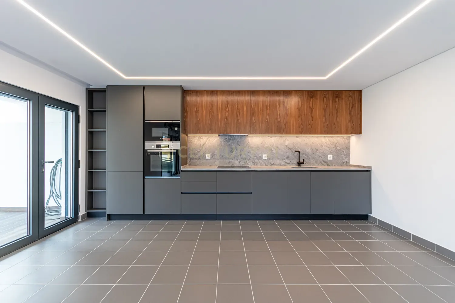 Vende-se Moradia T5 de Arquitetura Contemporânea em Localização Privilegiada – Famões, Odivelas - Image 57