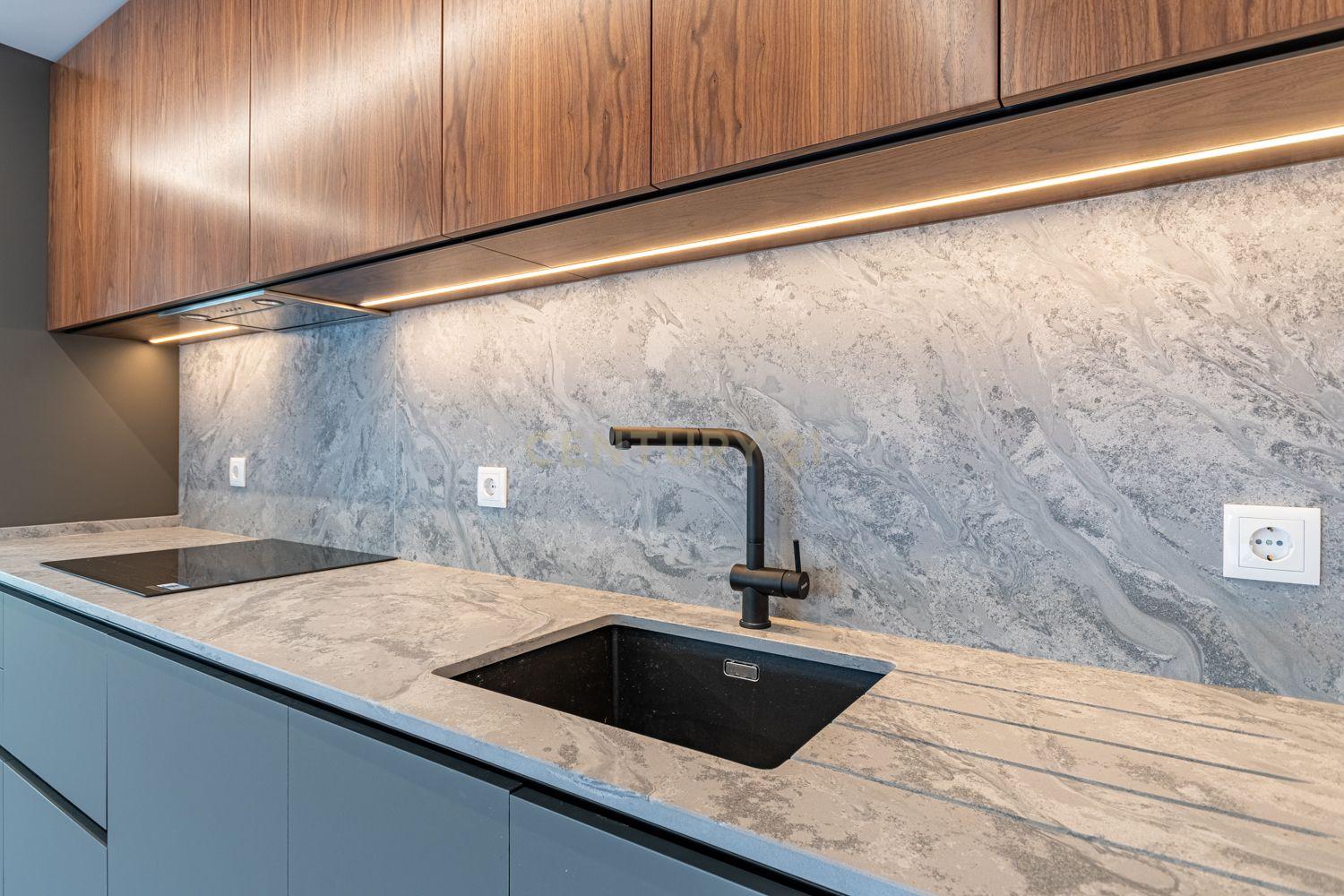Vende-se Moradia T5 de Arquitetura Contemporânea em Localização Privilegiada – Famões, Odivelas - Image 59