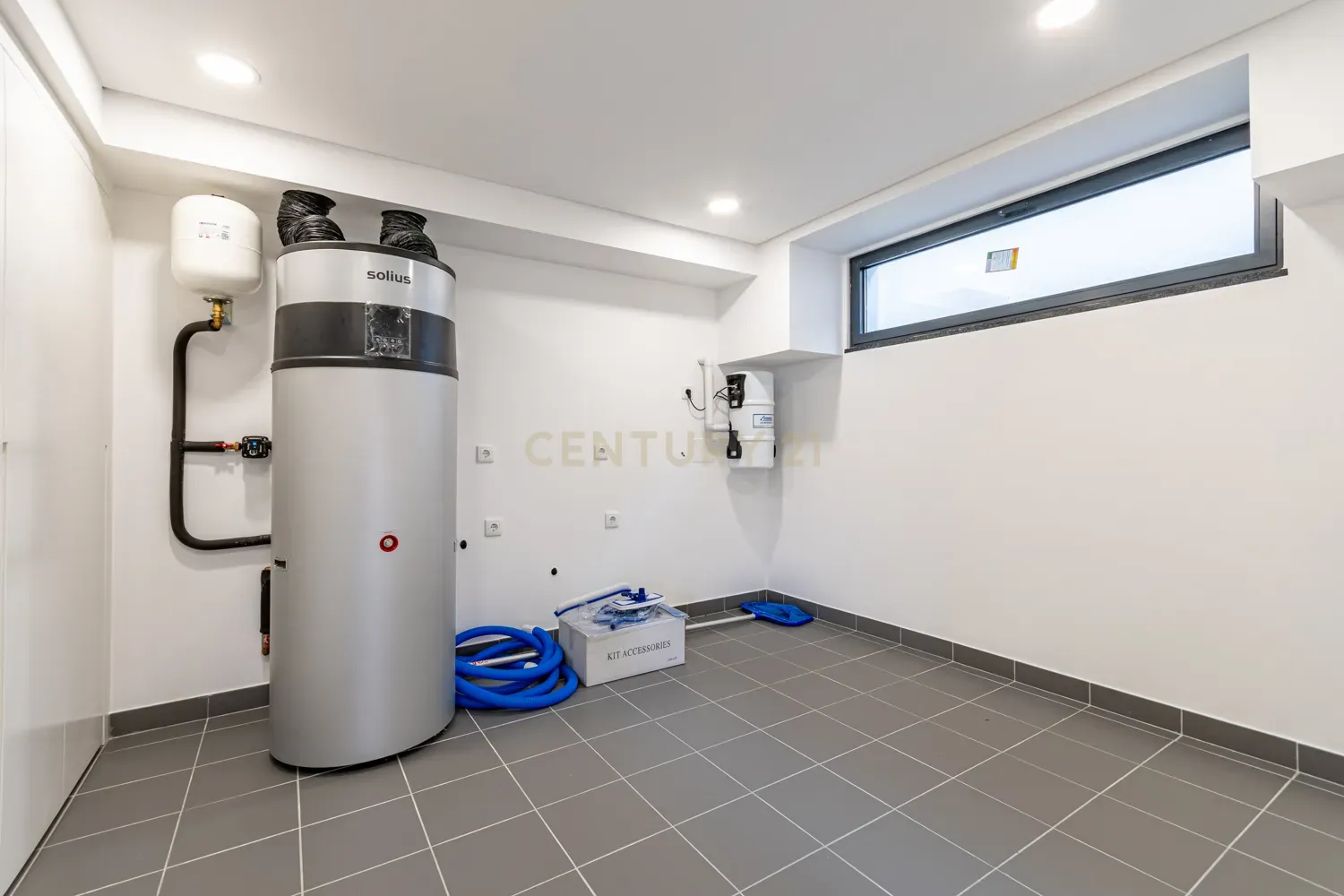 Vende-se Moradia T5 de Arquitetura Contemporânea em Localização Privilegiada – Famões, Odivelas - Image 60