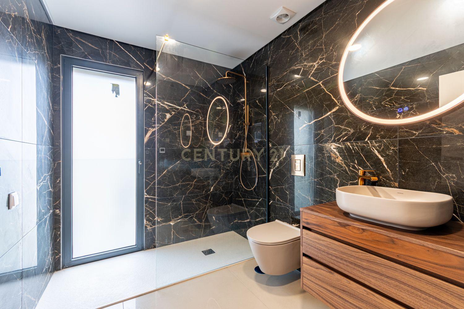 Vende-se Moradia T5 de Arquitetura Contemporânea em Localização Privilegiada – Famões, Odivelas - Image 7