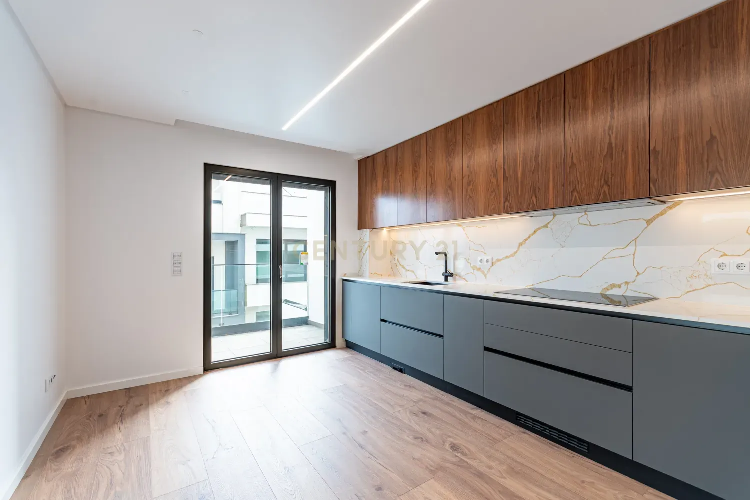 Vende-se Moradia T5 de Arquitetura Contemporânea em Localização Privilegiada – Famões, Odivelas - Image 17