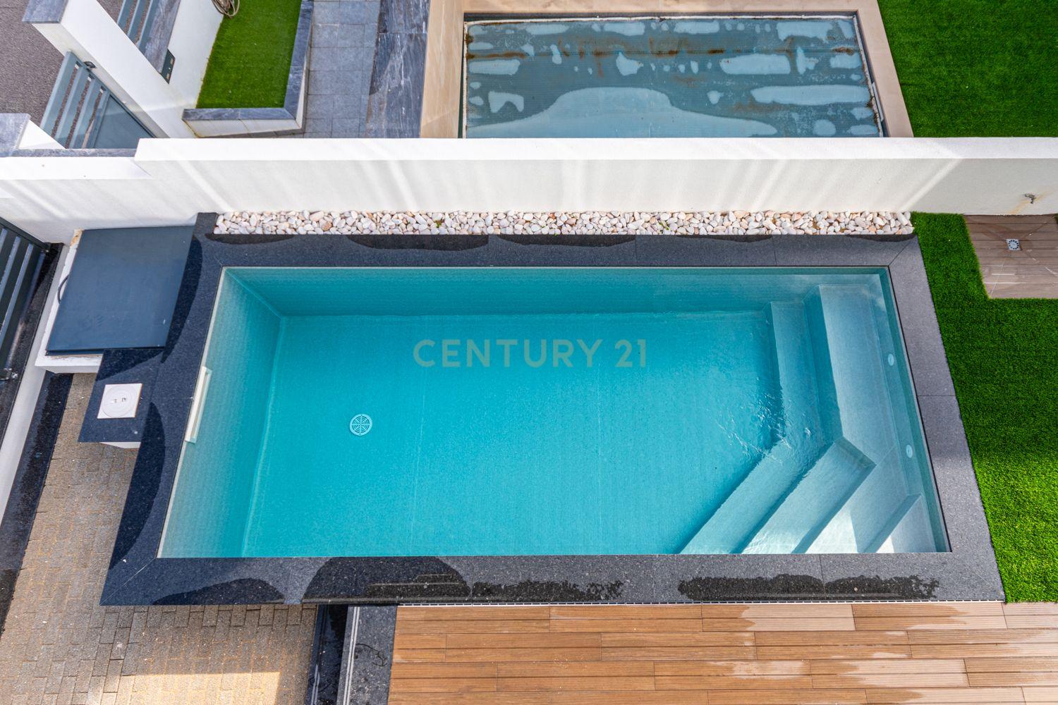 Vende-se Moradia T5 de Arquitetura Contemporânea em Localização Privilegiada – Famões, Odivelas - Image 14