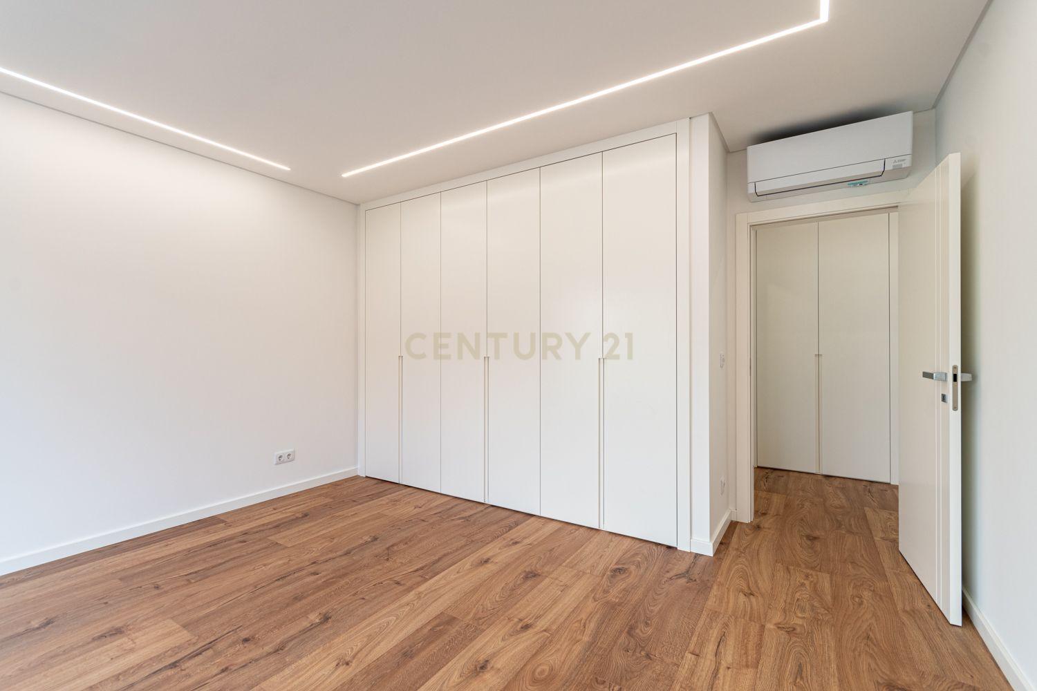 Vende-se Moradia T5 de Arquitetura Contemporânea em Localização Privilegiada – Famões, Odivelas - Image 23