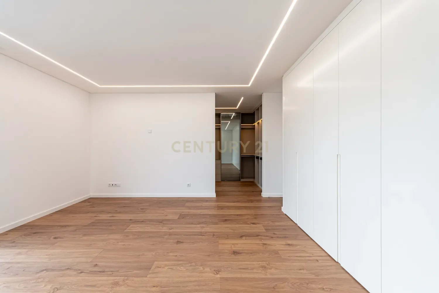 Vende-se Moradia T5 de Arquitetura Contemporânea em Localização Privilegiada – Famões, Odivelas - Image 28