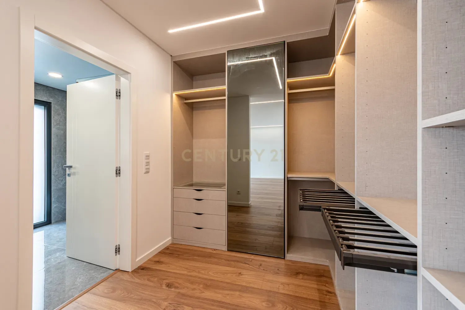 Vende-se Moradia T5 de Arquitetura Contemporânea em Localização Privilegiada – Famões, Odivelas - Image 29