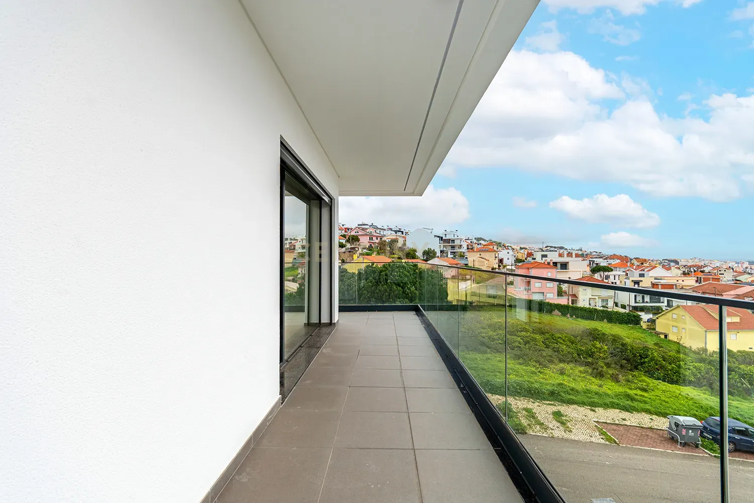 Vende-se Moradia T5 de Arquitetura Contemporânea em Localização Privilegiada – Famões, Odivelas - Image 36