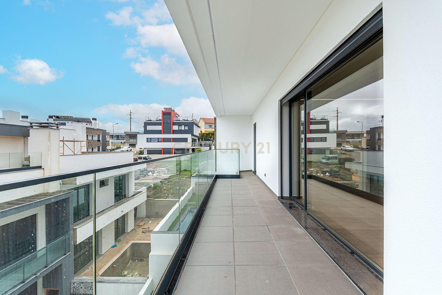 Vende-se Moradia T5 de Arquitetura Contemporânea em Localização Privilegiada – Famões, Odivelas - Image 47