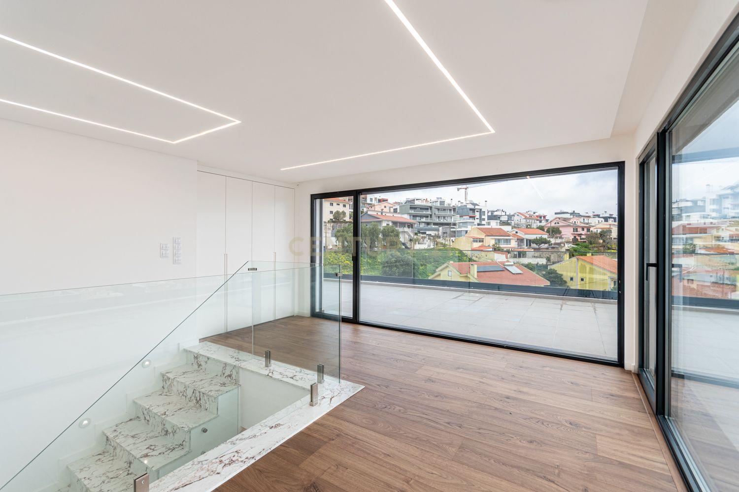 Vende-se Moradia T5 de Arquitetura Contemporânea em Localização Privilegiada – Famões, Odivelas - Image 38
