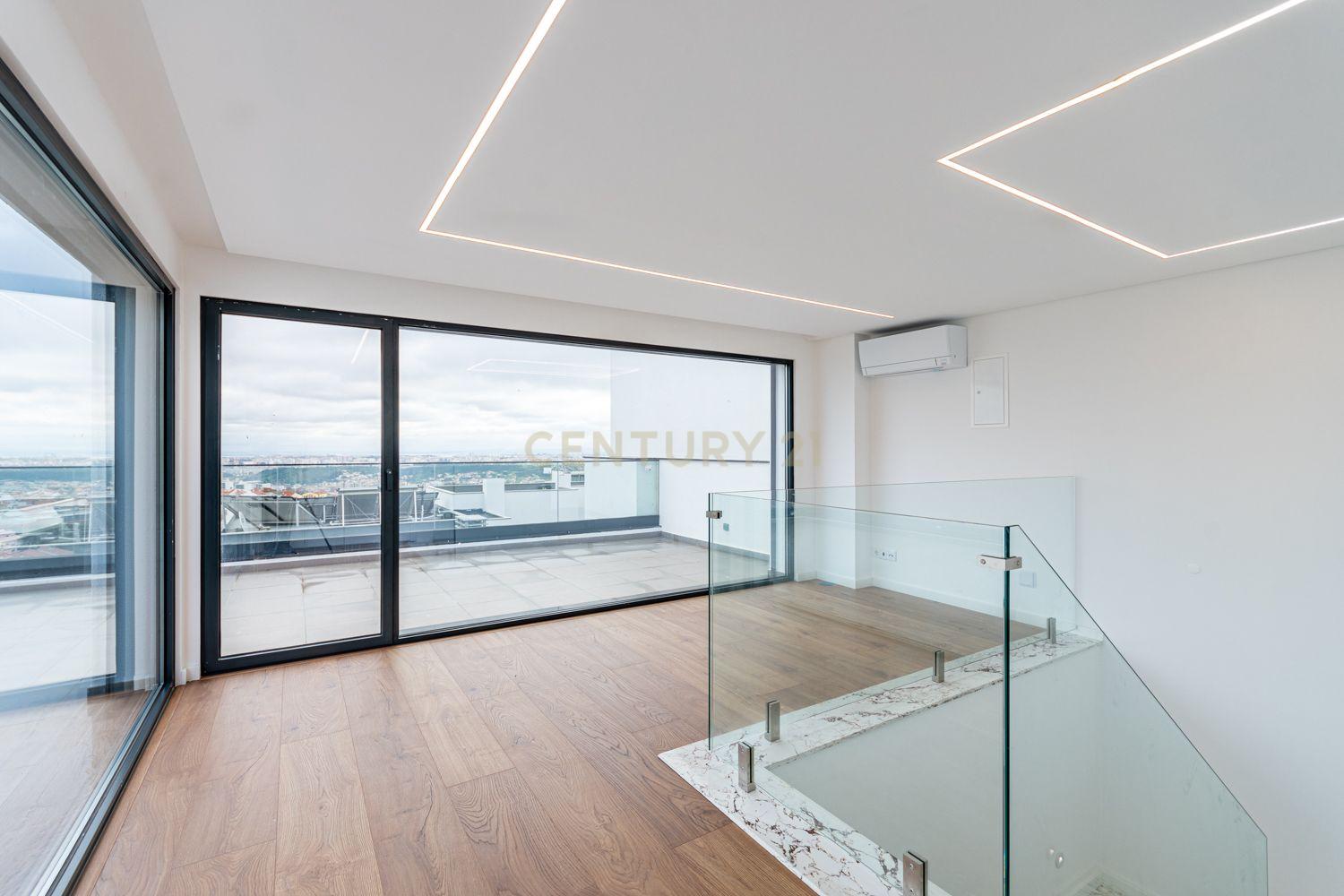 Vende-se Moradia T5 de Arquitetura Contemporânea em Localização Privilegiada – Famões, Odivelas - Image 37