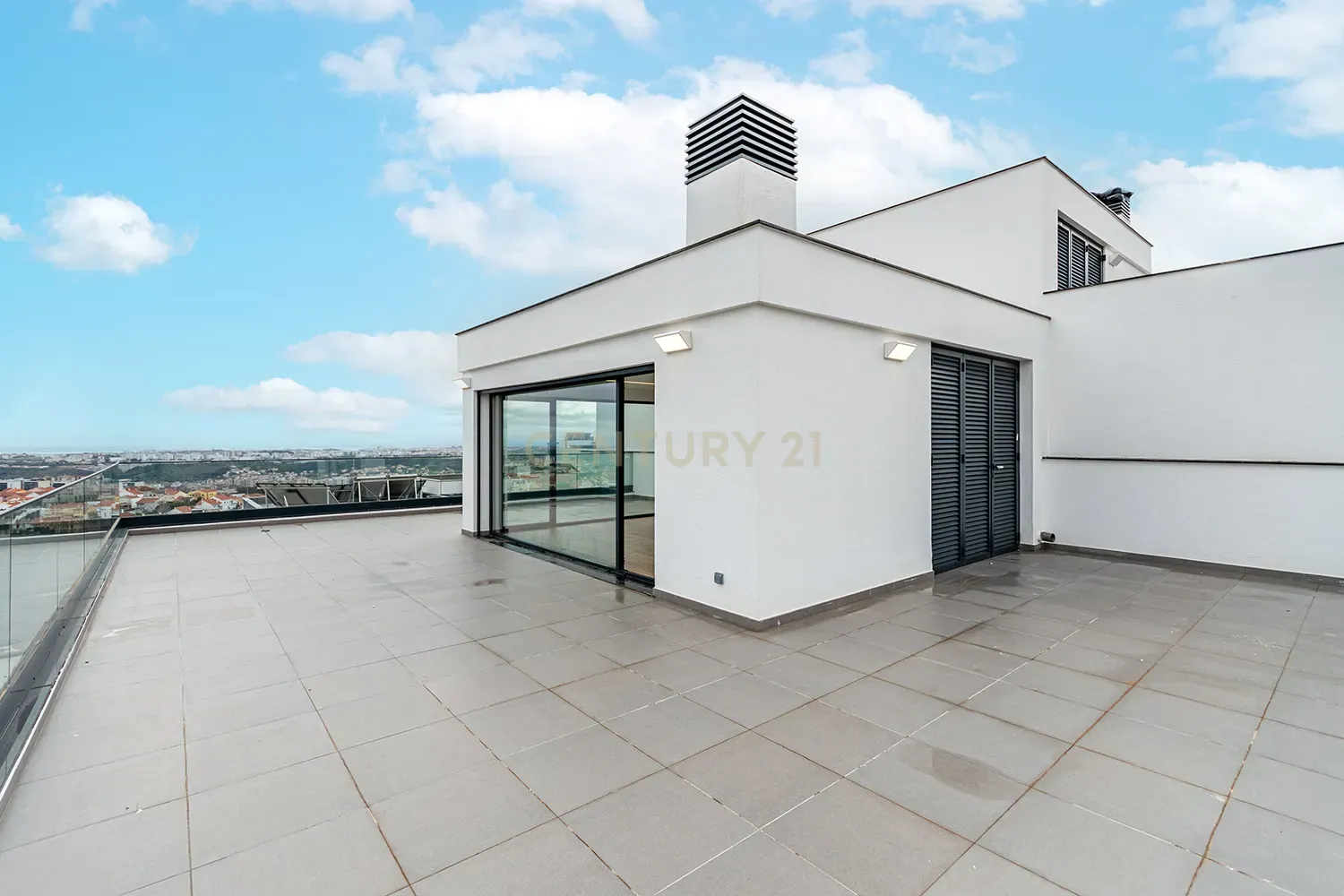 Vende-se Moradia T5 de Arquitetura Contemporânea em Localização Privilegiada – Famões, Odivelas - Image 48