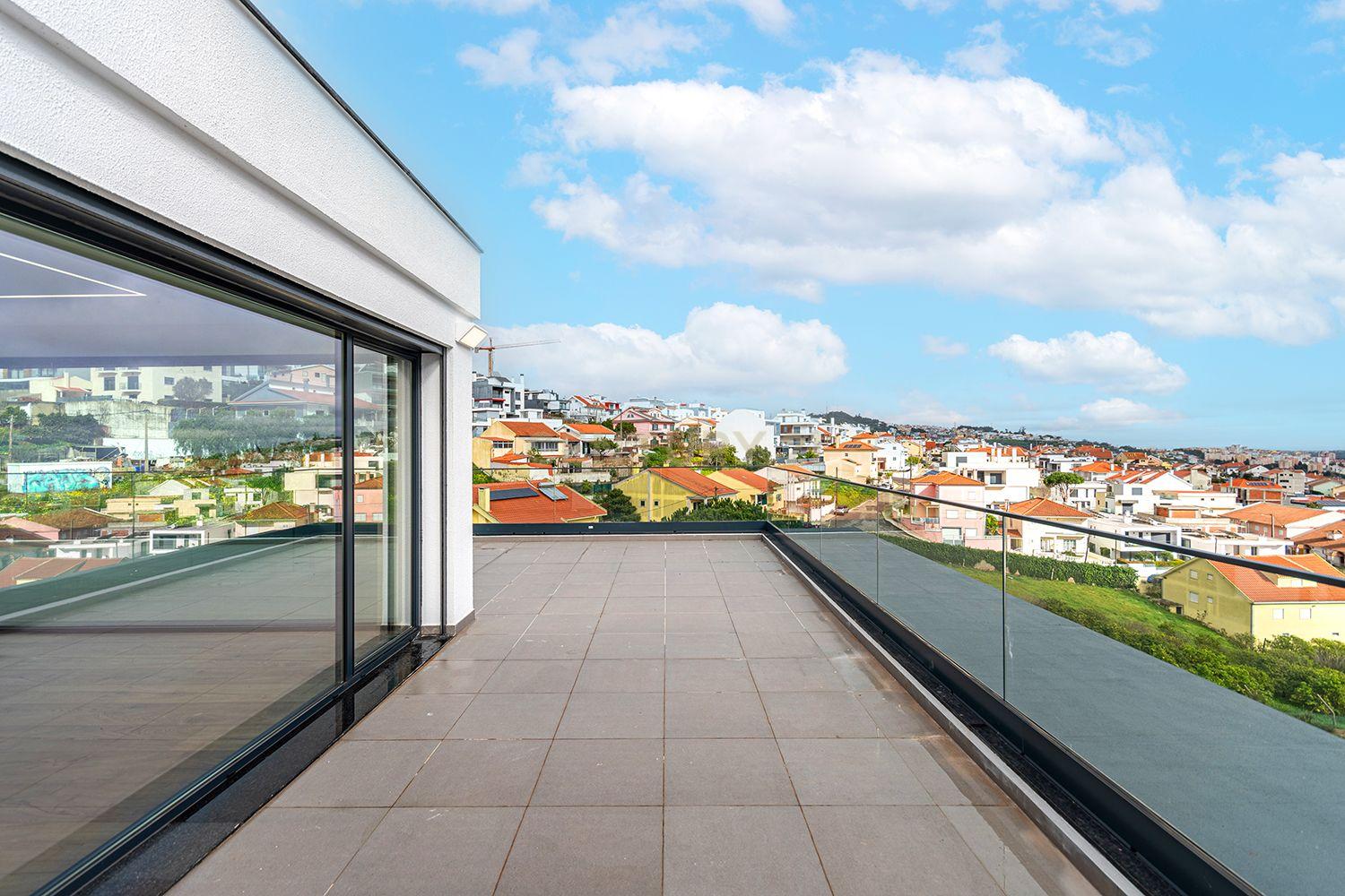 Vende-se Moradia T5 de Arquitetura Contemporânea em Localização Privilegiada – Famões, Odivelas - Image 50