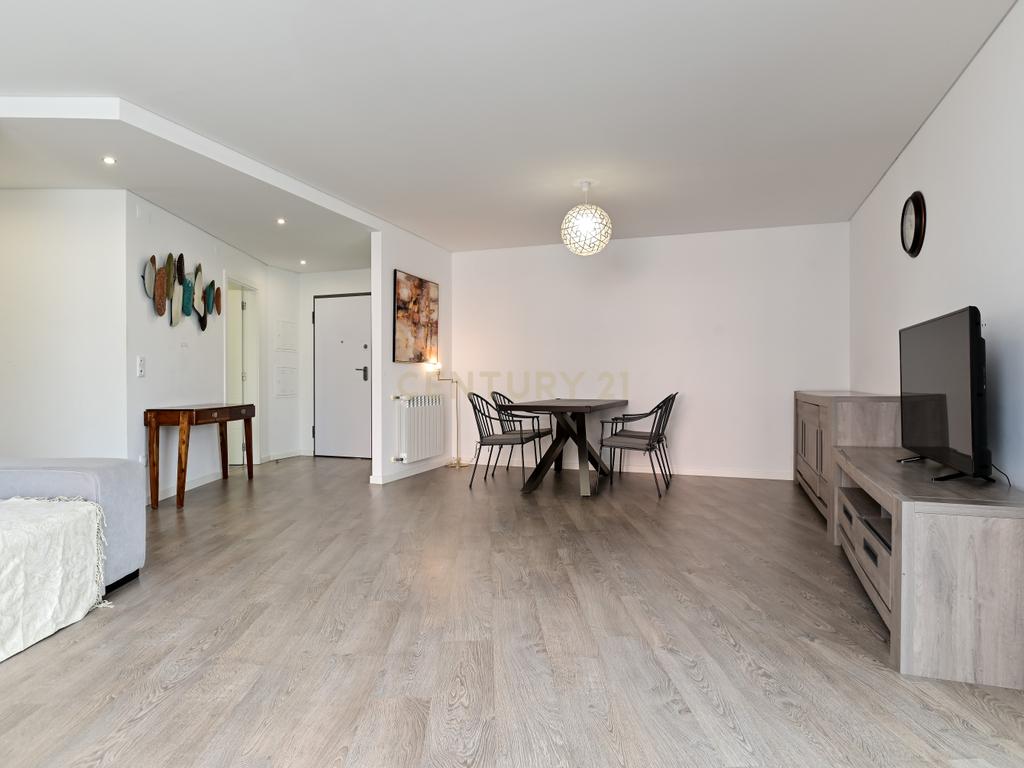 Apartamento T3 em condomínio fechado, Parede, Cascais. Vista Mar no terraço. - Image 1