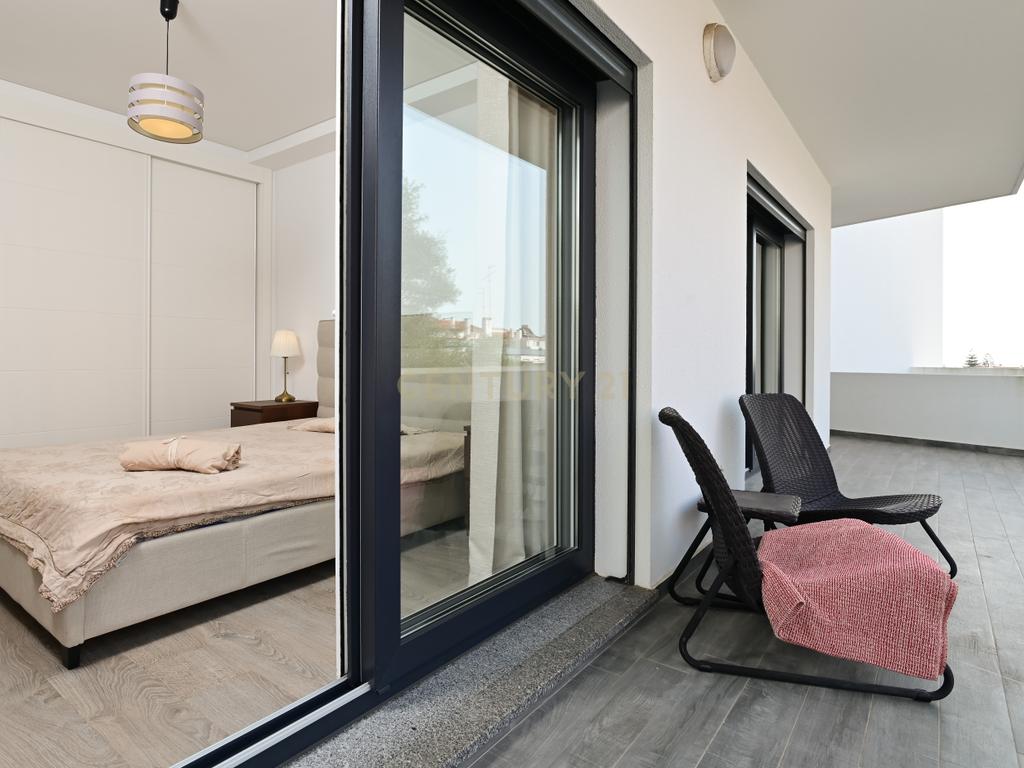 Apartamento T3 em condomínio fechado, Parede, Cascais. Vista Mar no terraço. - Image 4