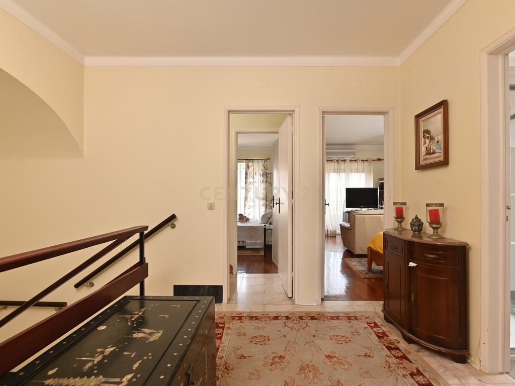 Moradia T6 Algueirão - Image 11