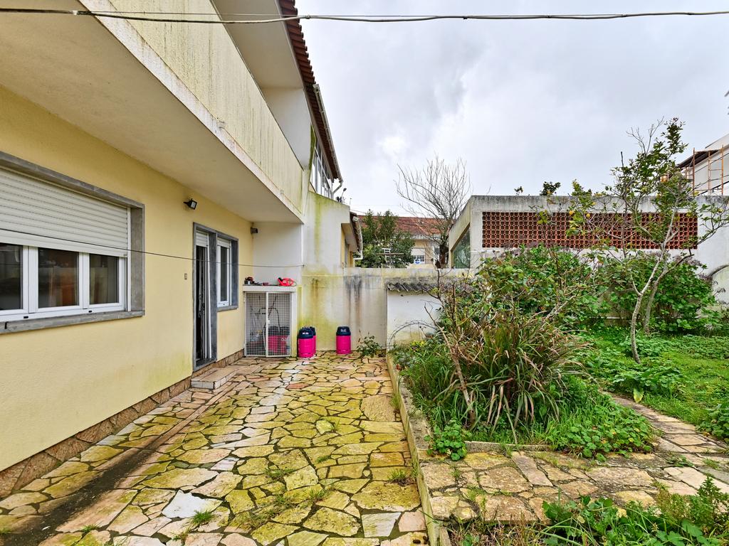 Moradia T6 Algueirão - Image 32