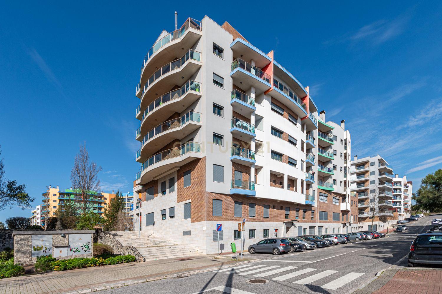 APARTAMENTO T4 TRIPLEX- URB JARDIM DA AMOREIRA - ODIVELAS - Image 57