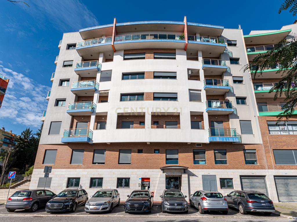 APARTAMENTO T4 TRIPLEX- URB JARDIM DA AMOREIRA - ODIVELAS - Image 56