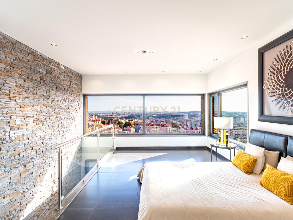 APARTAMENTO T4 TRIPLEX- URB JARDIM DA AMOREIRA - ODIVELAS - Image 33