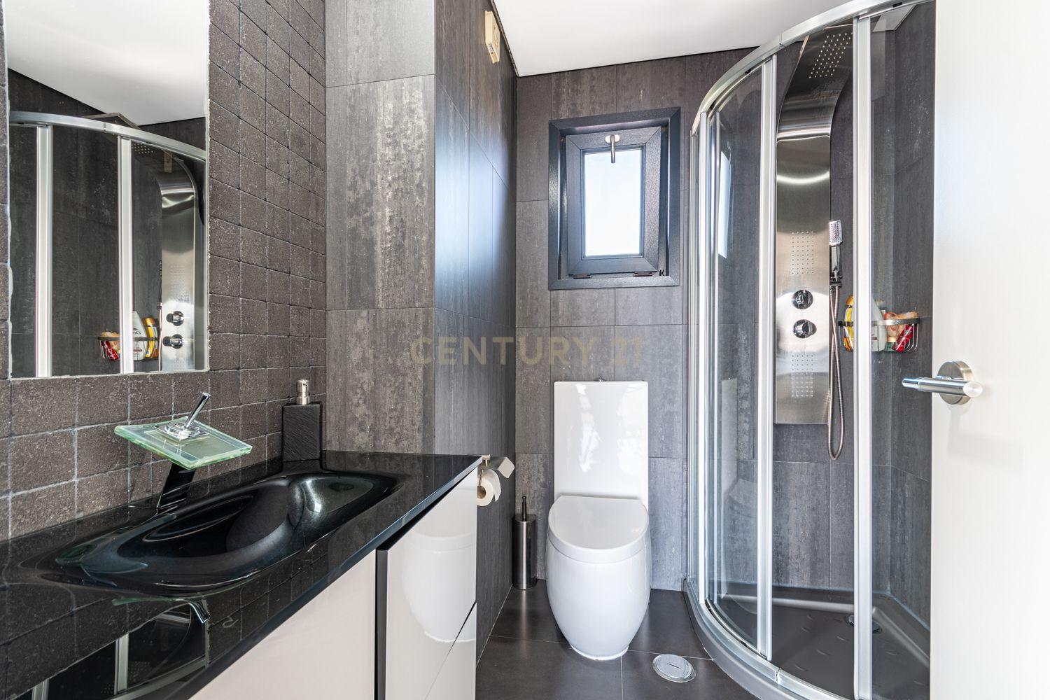 APARTAMENTO T4 TRIPLEX- URB JARDIM DA AMOREIRA - ODIVELAS - Image 35