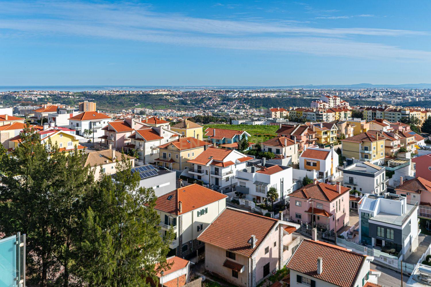 APARTAMENTO T4 TRIPLEX- URB JARDIM DA AMOREIRA - ODIVELAS - Image 12
