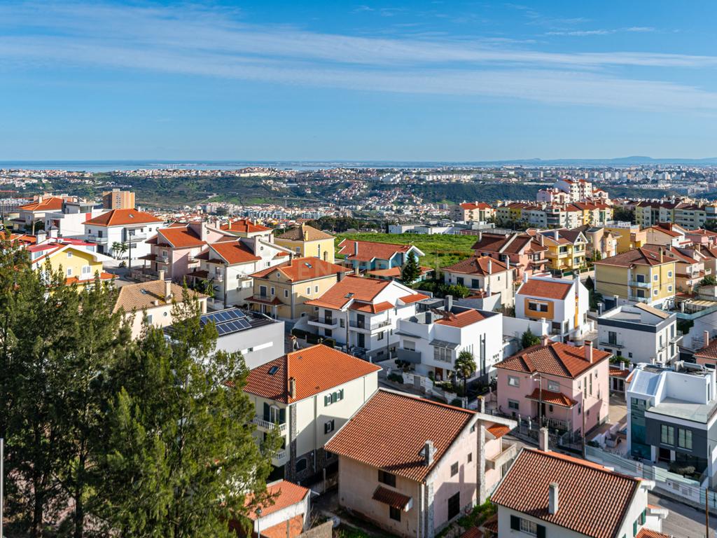 APARTAMENTO T4 TRIPLEX- URB JARDIM DA AMOREIRA - ODIVELAS - Image 12