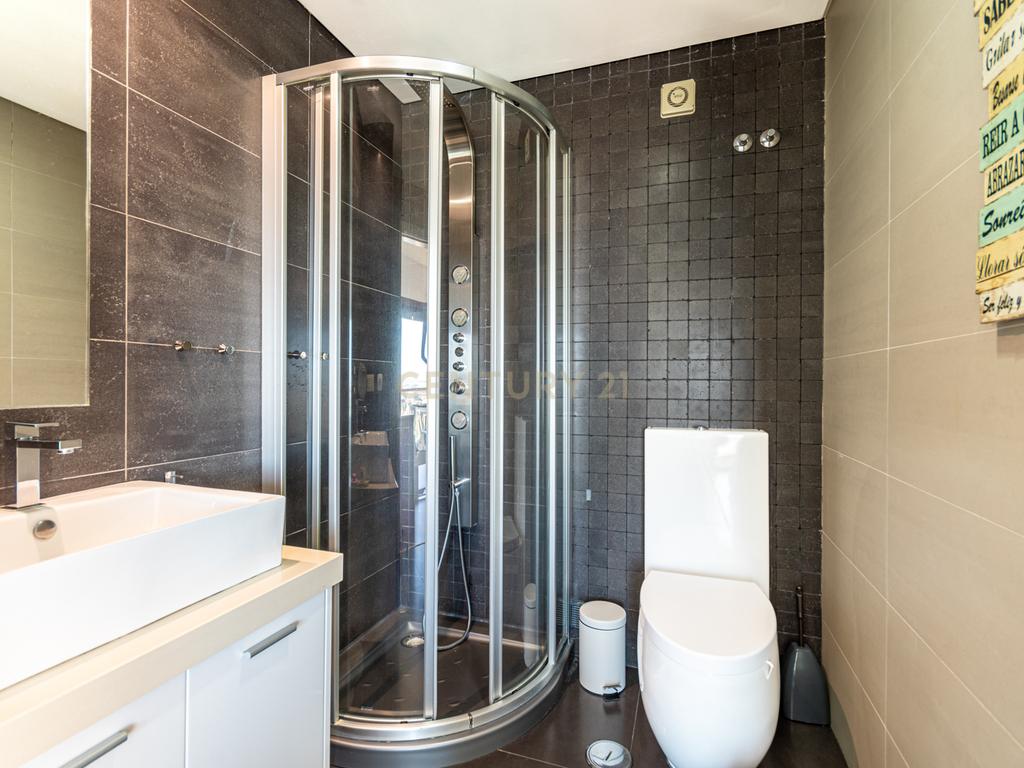 APARTAMENTO T4 TRIPLEX- URB JARDIM DA AMOREIRA - ODIVELAS - Image 45