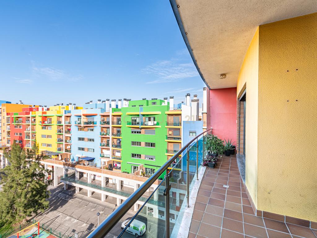 APARTAMENTO T4 TRIPLEX- URB JARDIM DA AMOREIRA - ODIVELAS - Image 23