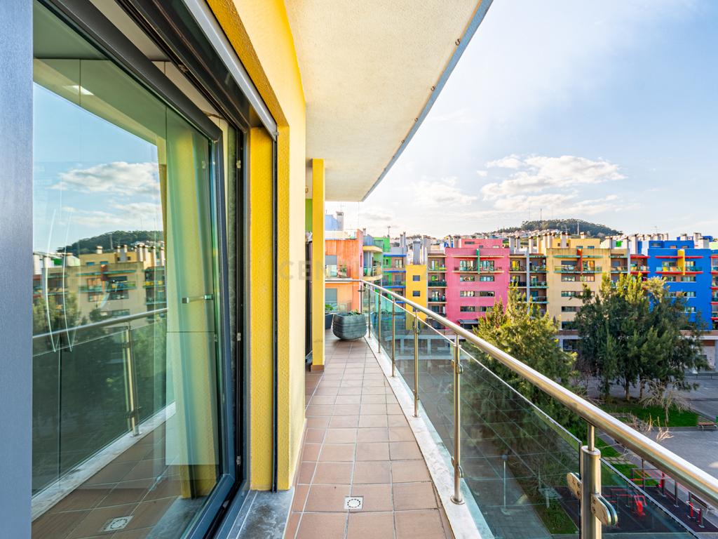 APARTAMENTO T4 TRIPLEX- URB JARDIM DA AMOREIRA - ODIVELAS - Image 25