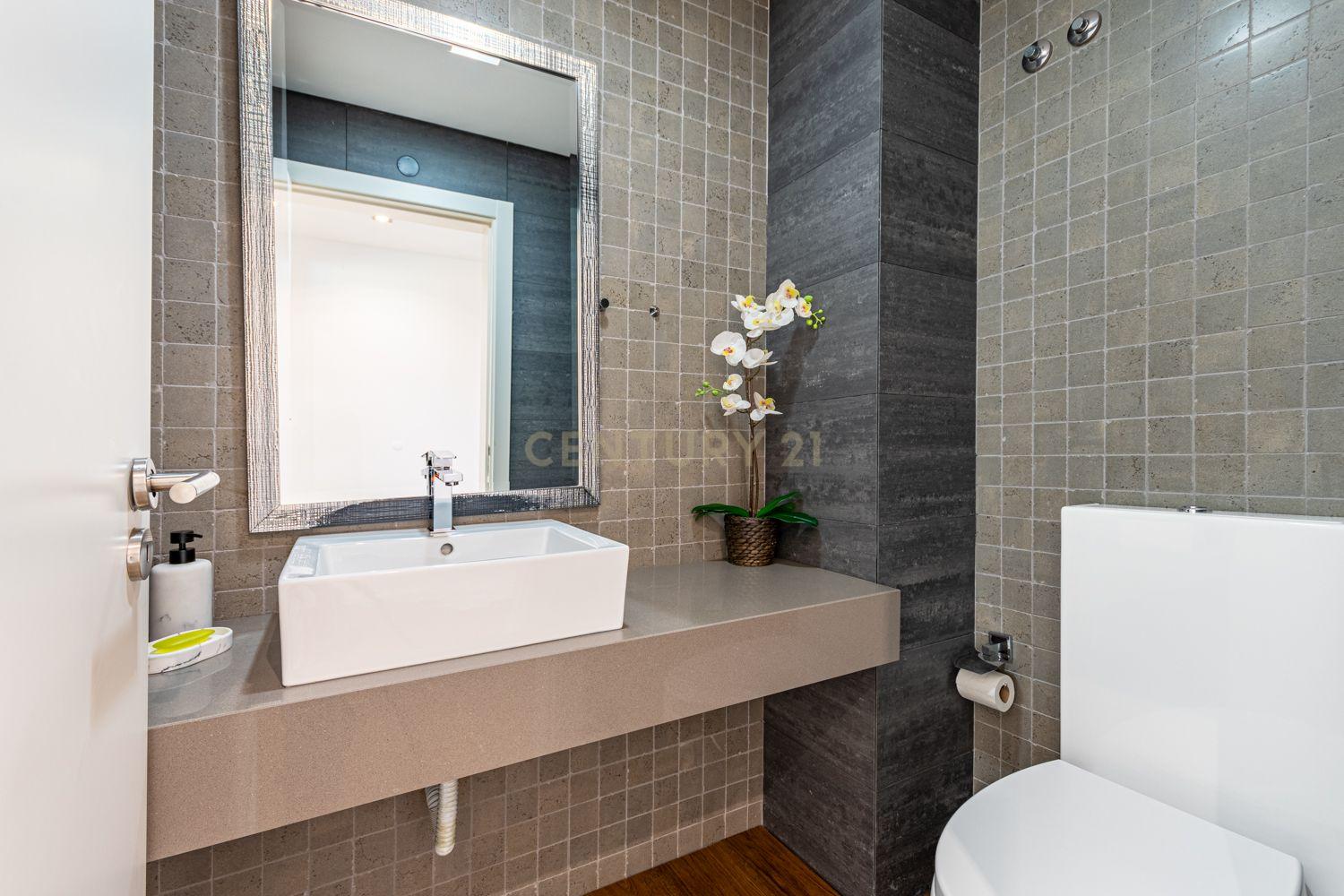 APARTAMENTO T4 TRIPLEX- URB JARDIM DA AMOREIRA - ODIVELAS - Image 39