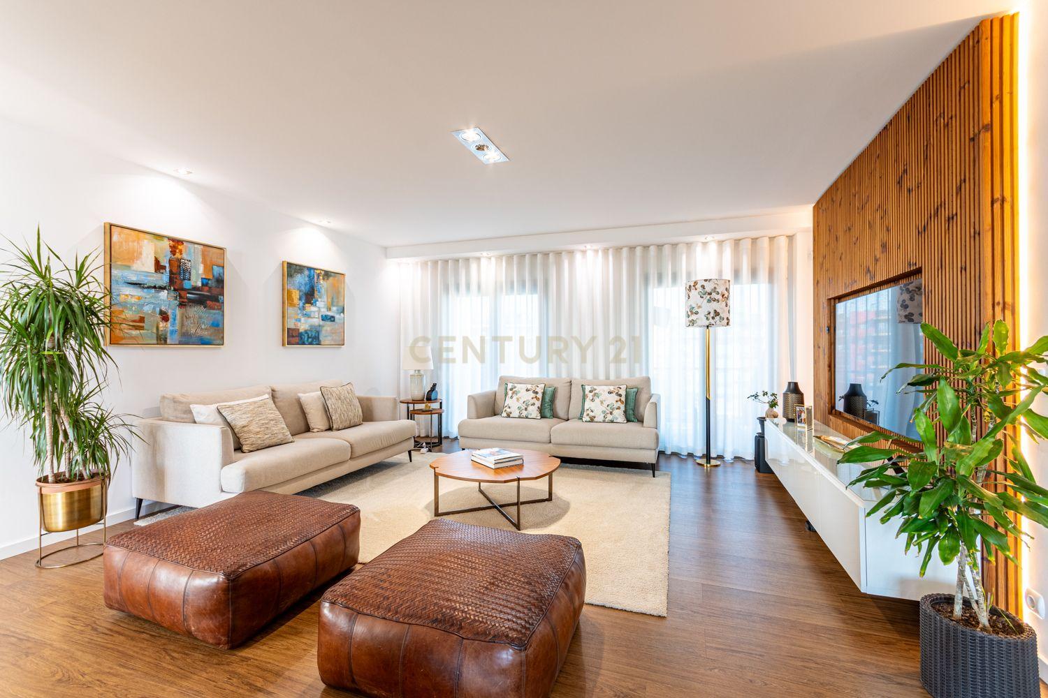 APARTAMENTO T4 TRIPLEX- URB JARDIM DA AMOREIRA - ODIVELAS - Image 5