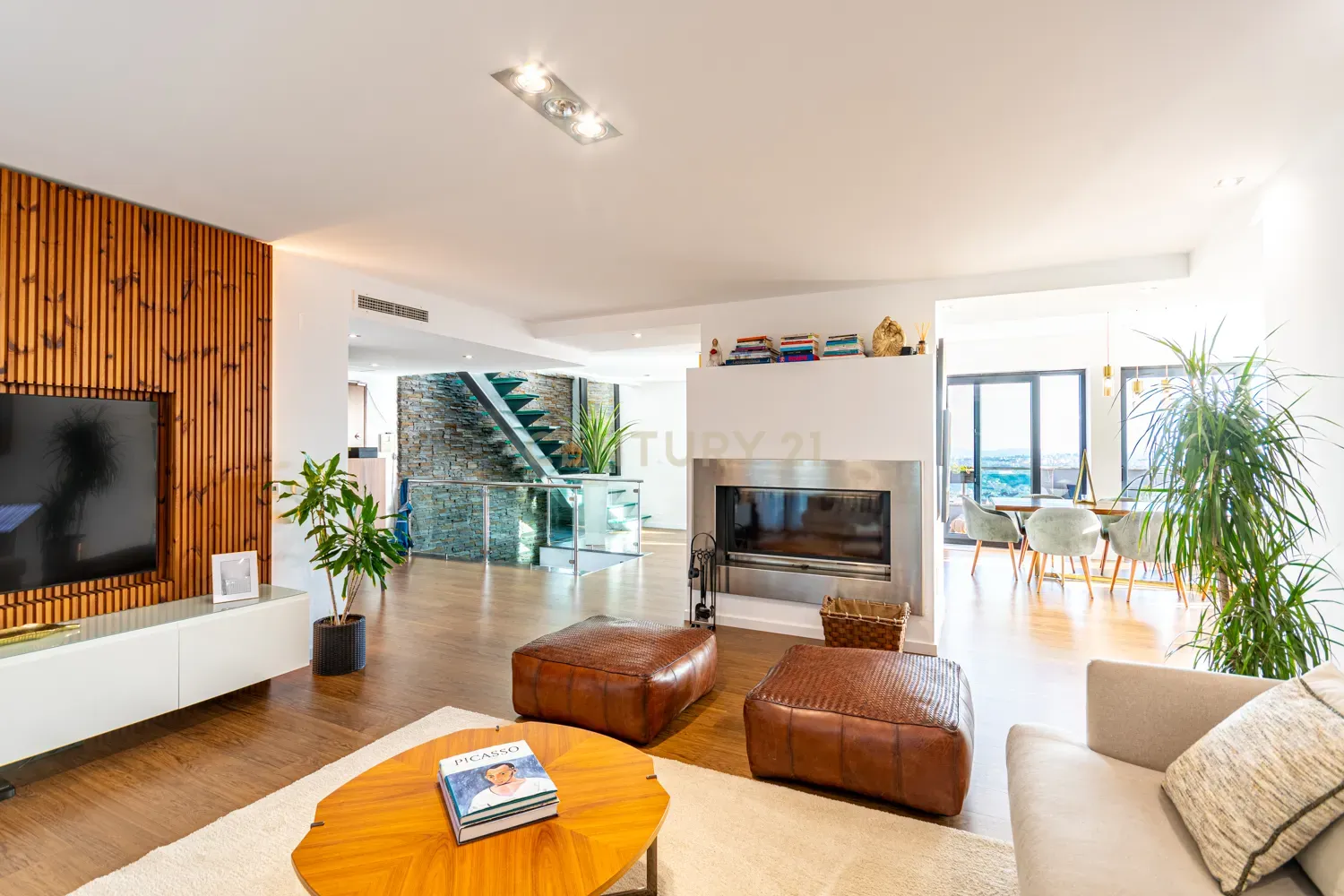 APARTAMENTO T4 TRIPLEX- URB JARDIM DA AMOREIRA - ODIVELAS - Image 1