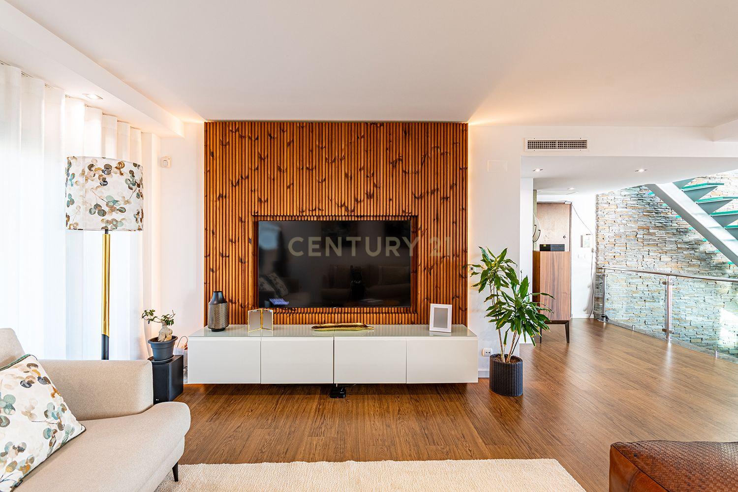 APARTAMENTO T4 TRIPLEX- URB JARDIM DA AMOREIRA - ODIVELAS - Image 7