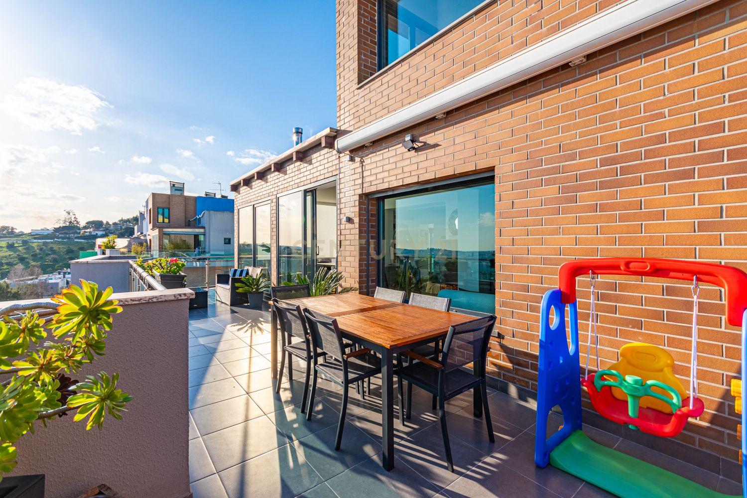 APARTAMENTO T4 TRIPLEX- URB JARDIM DA AMOREIRA - ODIVELAS - Image 13