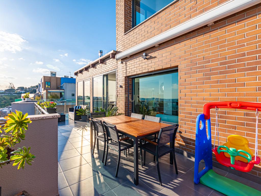 APARTAMENTO T4 TRIPLEX- URB JARDIM DA AMOREIRA - ODIVELAS - Image 13
