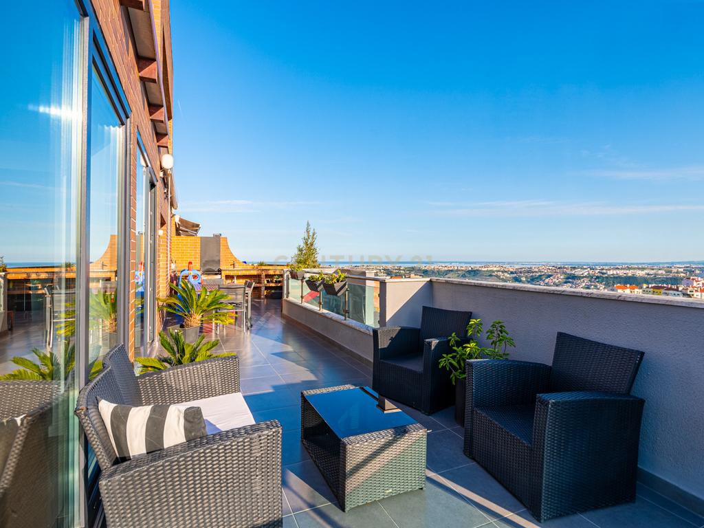 APARTAMENTO T4 TRIPLEX- URB JARDIM DA AMOREIRA - ODIVELAS - Image 11