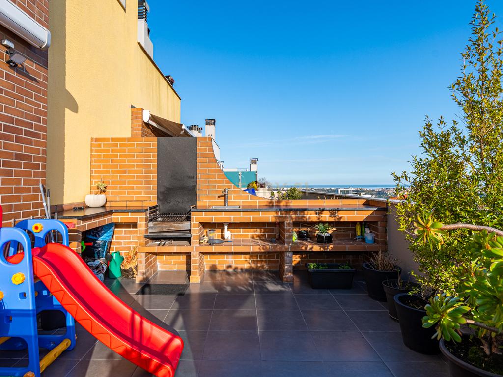 APARTAMENTO T4 TRIPLEX- URB JARDIM DA AMOREIRA - ODIVELAS - Image 14