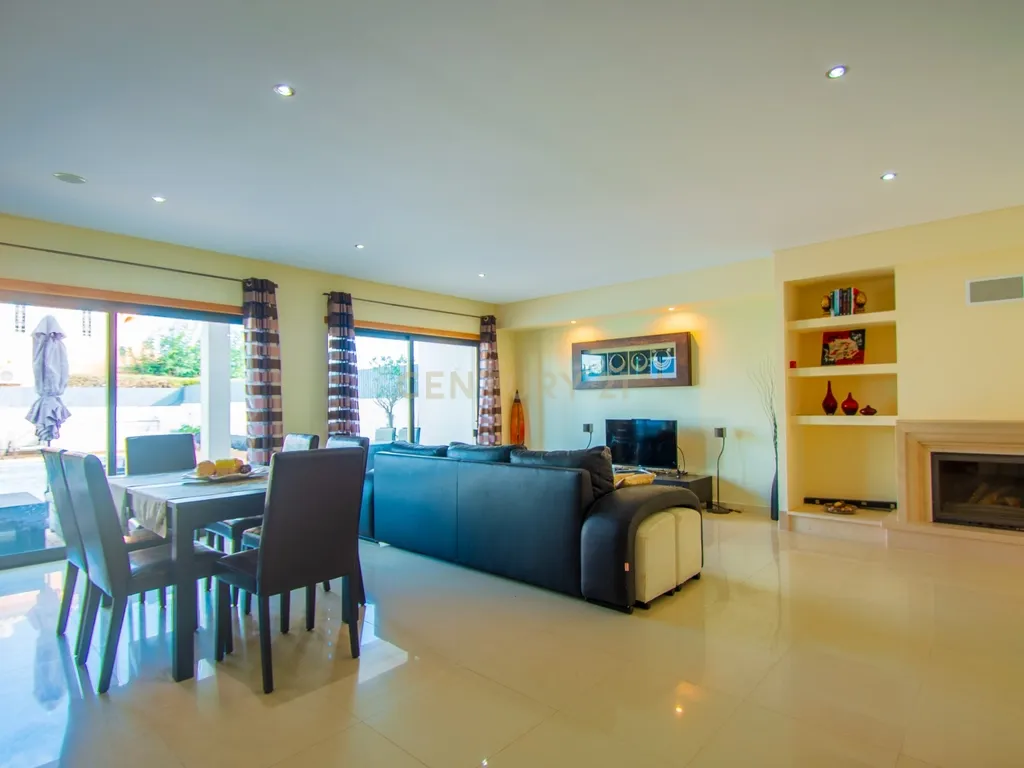 Moradia T3 com possibilidade de AL em São Rafael, Albufeira - Image 2