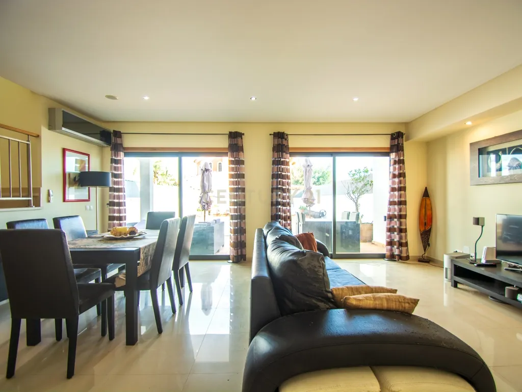 Moradia T3 com possibilidade de AL em São Rafael, Albufeira - Image 9