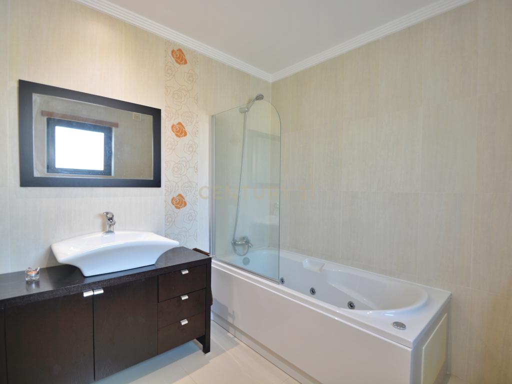 Moradia T3 com possibilidade de AL em São Rafael, Albufeira - Image 25