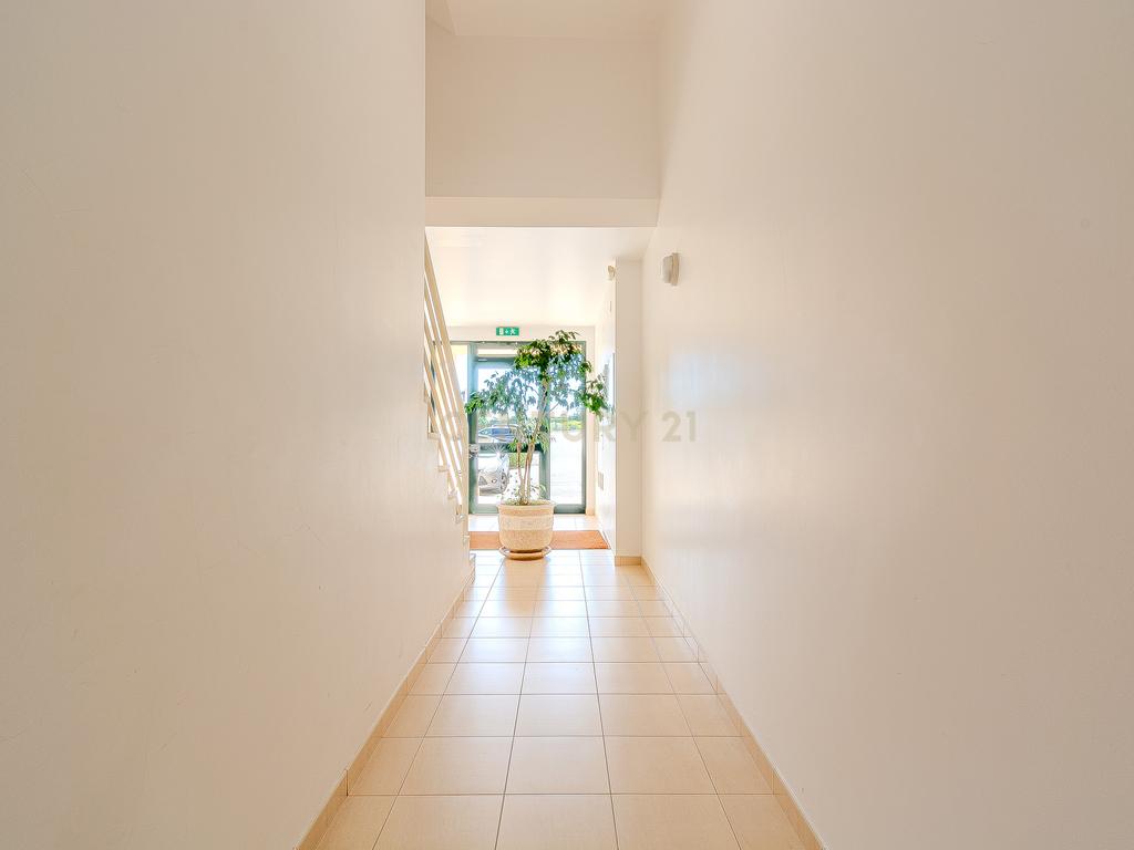 Apartamento T0+2  Salgados Renovado - Image 31