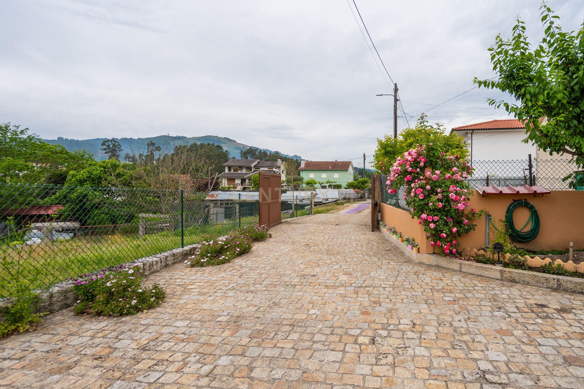 Imponente Moradia com 8 quartos, construída em pedra, situada em Prozelo, Arcos de Valdevez - Image 19