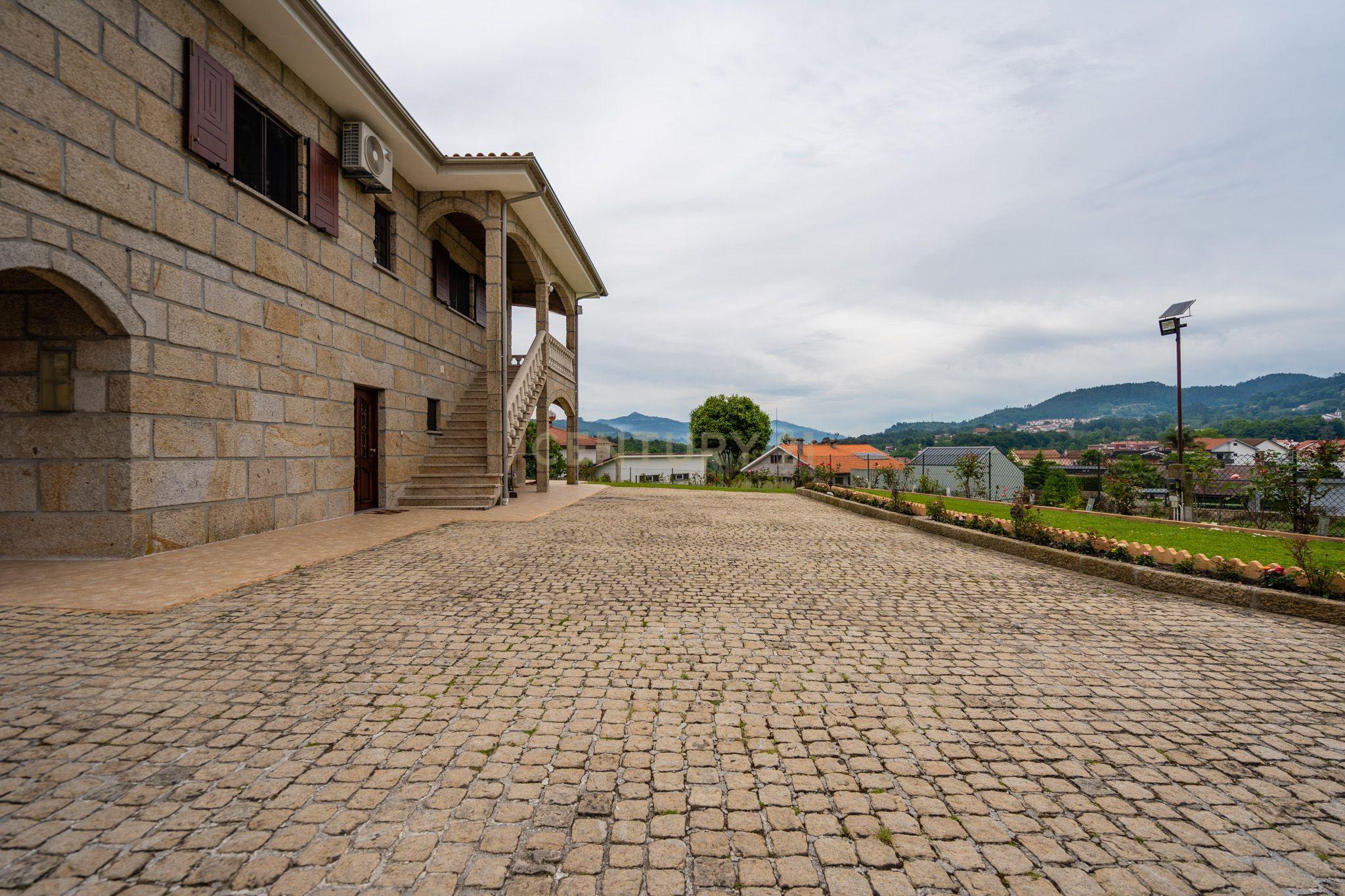 Imponente Moradia com 8 quartos, construída em pedra, situada em Prozelo, Arcos de Valdevez - Image 5