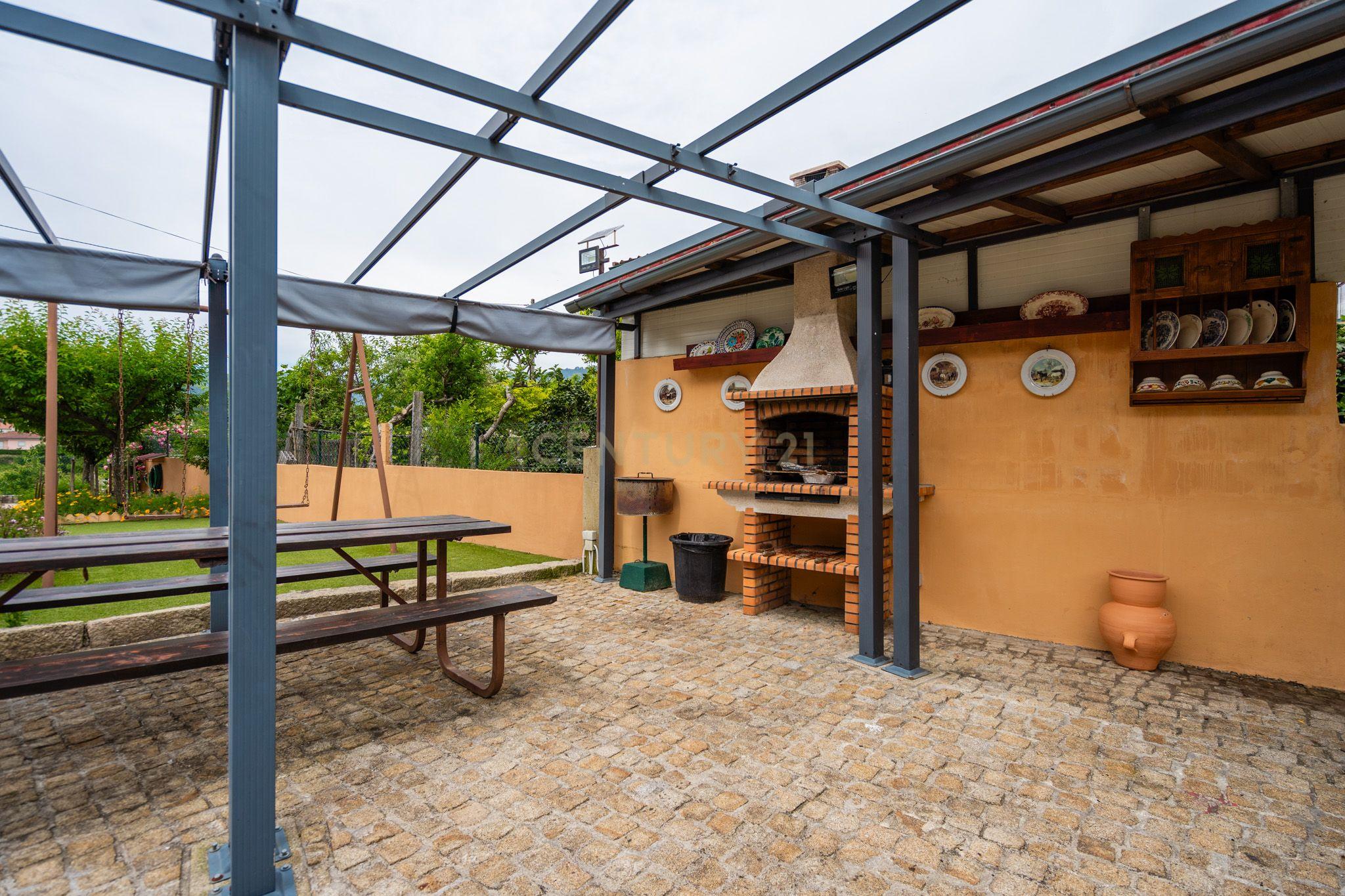 Imponente Moradia com 8 quartos, construída em pedra, situada em Prozelo, Arcos de Valdevez - Image 17