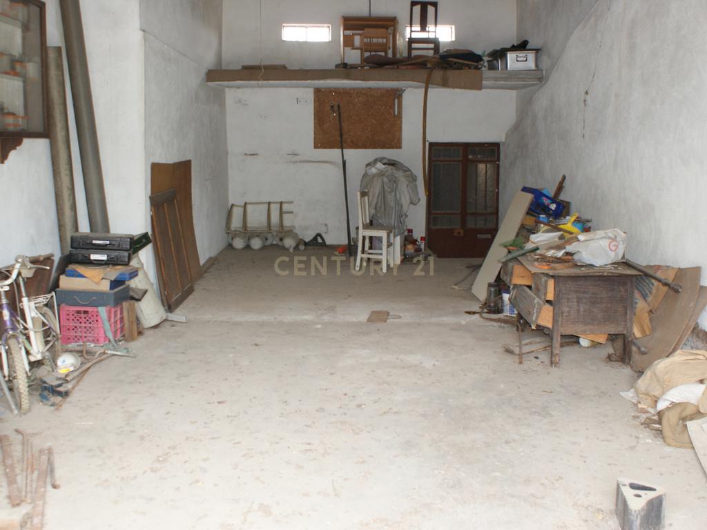 Moradia T1 em Vale de Figueira, Santarém - Image 1