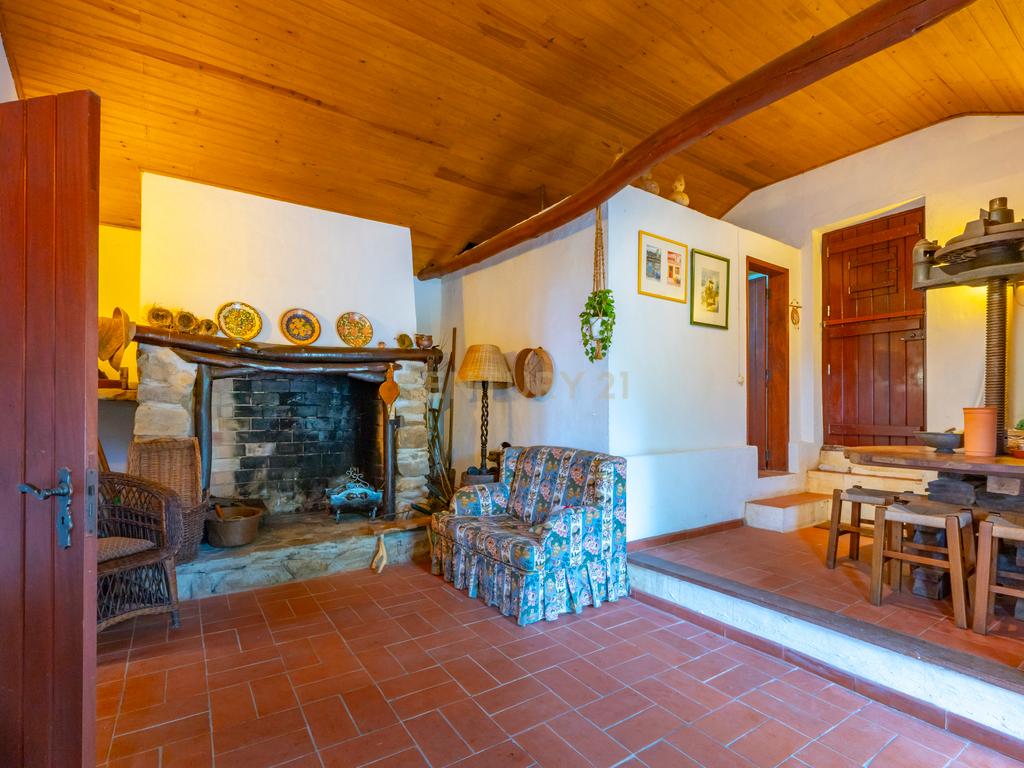 Moradia típica na Serra de Montejunto – Ideal para viver ou investir em turismo rural - Image 13