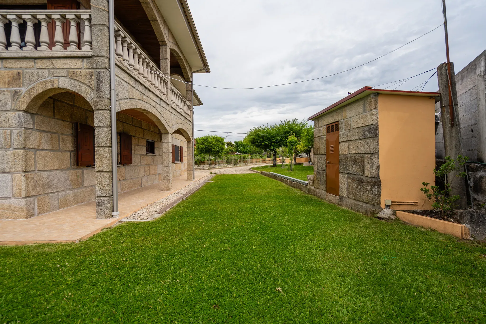 Imponente Moradia com 8 quartos, construída em pedra, situada em Prozelo, Arcos de Valdevez - Image 4