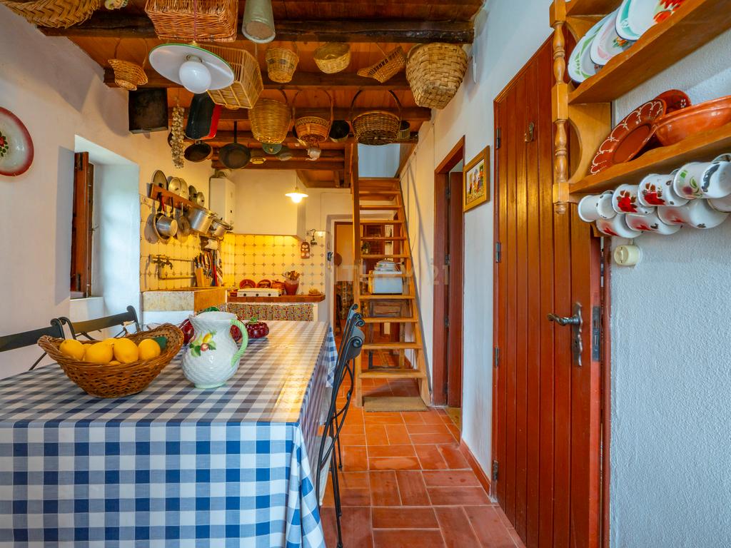 Moradia típica na Serra de Montejunto – Ideal para viver ou investir em turismo rural - Image 18