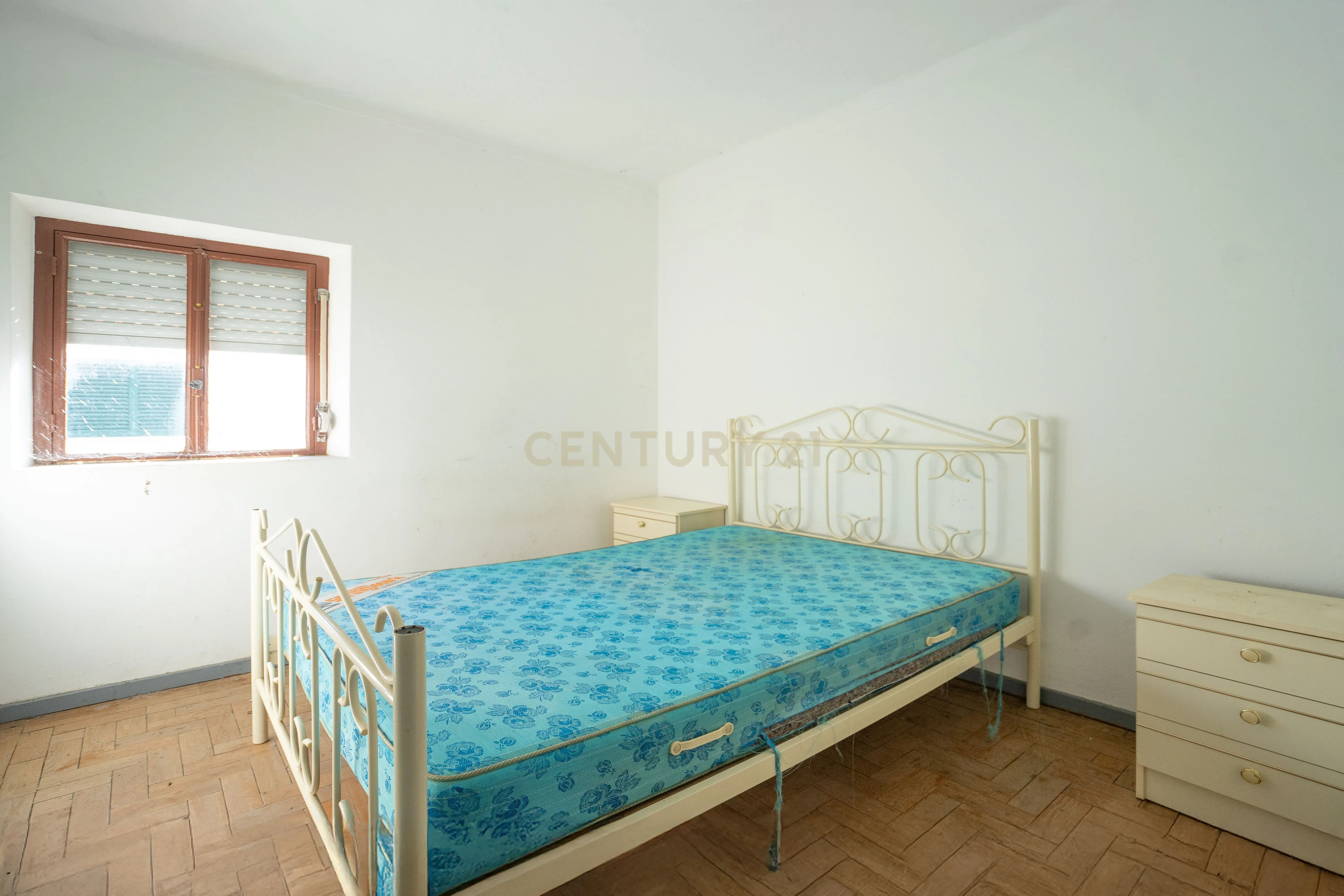 Moradia T3 tradicional com adega, jardim e vistas boas em Alge - Image 15