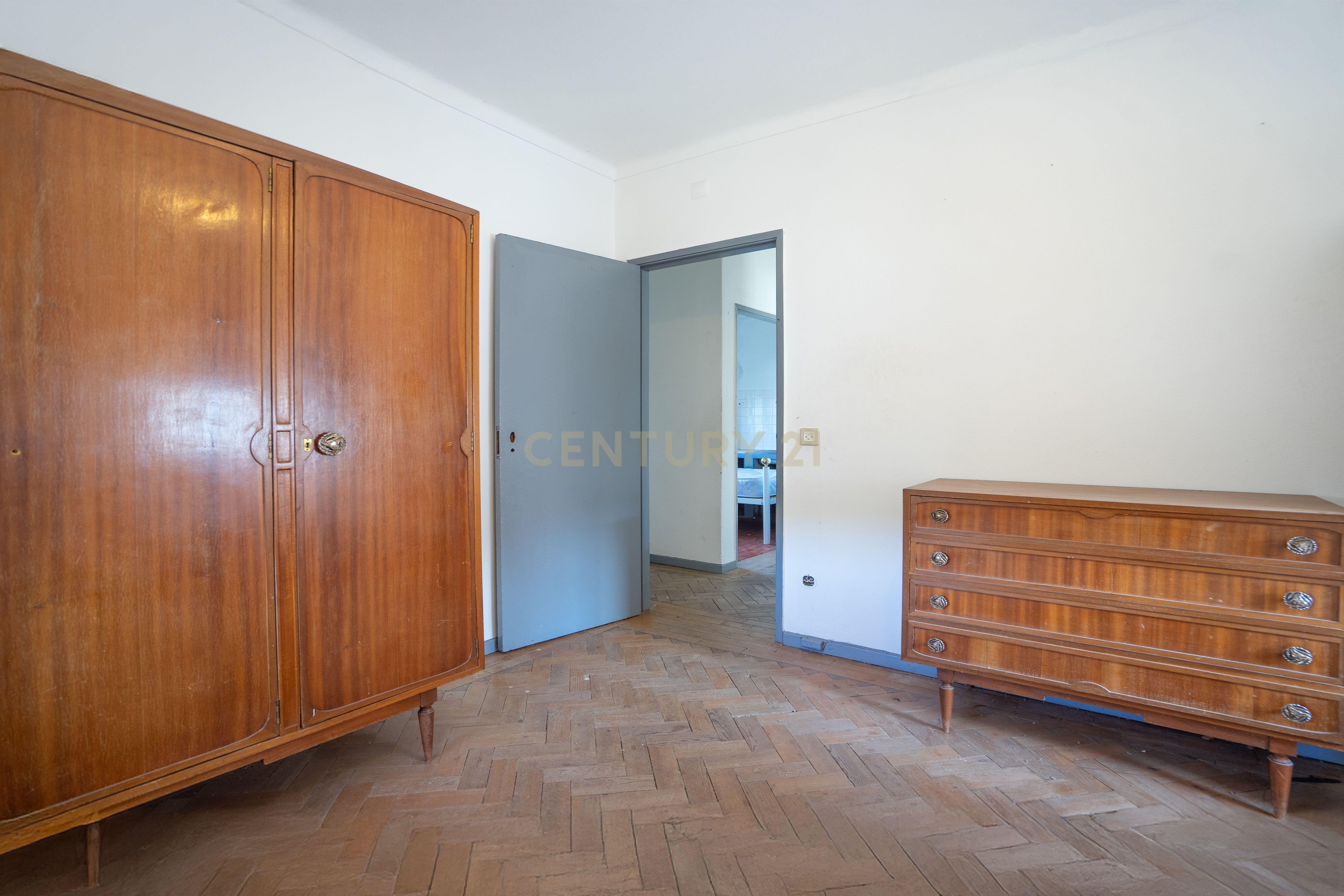 Moradia T3 tradicional com adega, jardim e vistas boas em Alge - Image 22