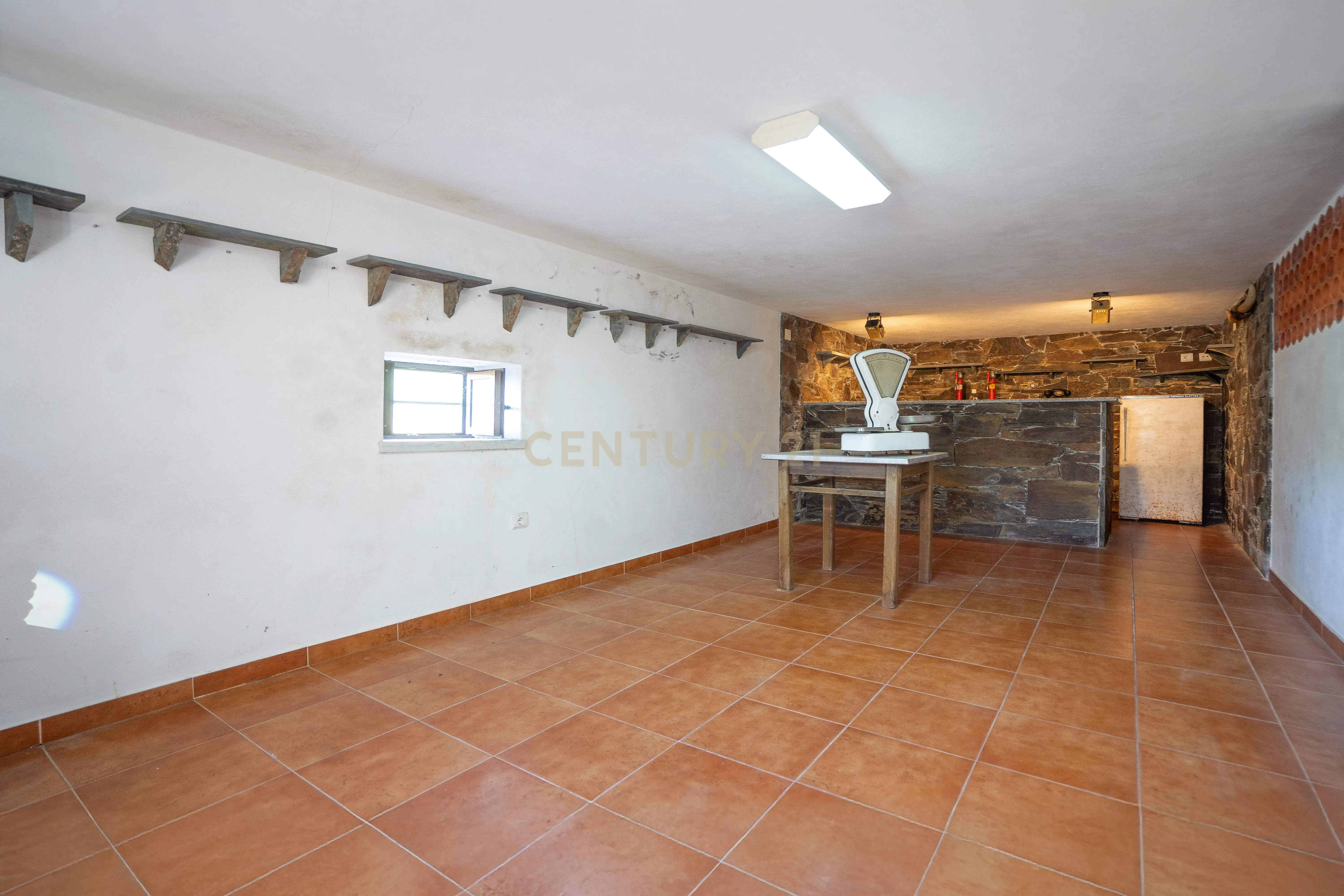 Moradia T3 tradicional com adega, jardim e vistas boas em Alge - Image 26